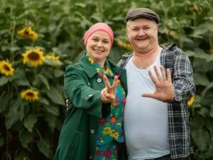 Смердючий костюм булки та торт замість гонорару: зірки Нового каналу – про першу роботу
